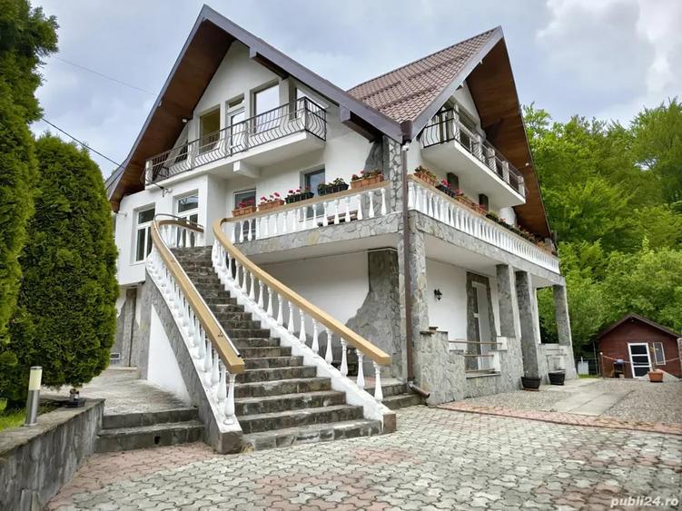 Casă cu 6 camere în Central