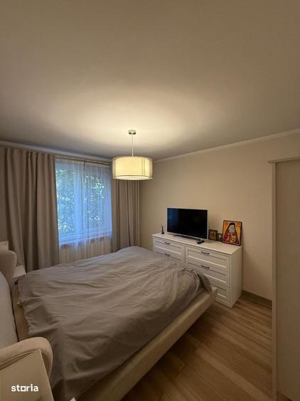 Apartament cu 3 camere semidecomandat în Exterior Vest