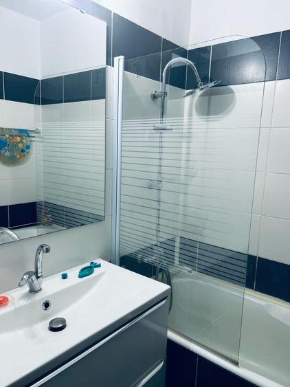 Apartament cu 3 camere decomandat în Tătărași