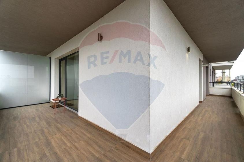 Apartament cu 2 camere semidecomandat, mobilat în Blumăna