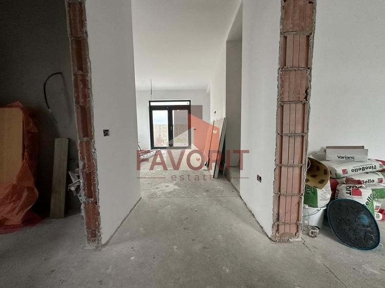 Duplex cu 5 camere cu Canalizare în Săcălaz