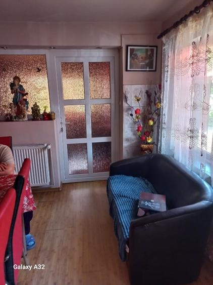 Casă individuală cu 4 camere cu Garaj în Cărăstău