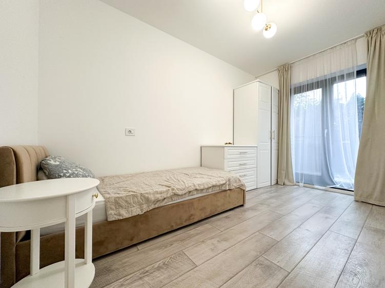 Apartament cu 3 camere semidecomandat în P-ta Presei Libere