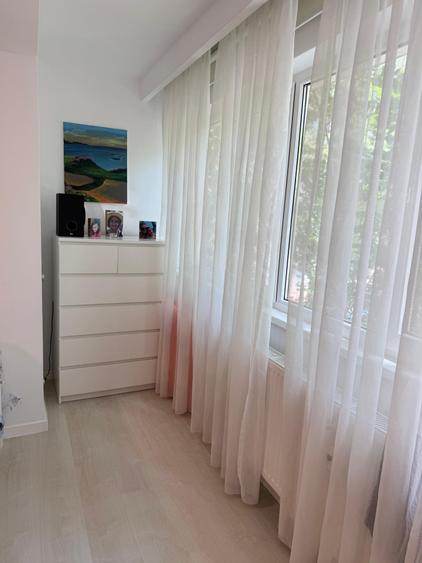 Apartament cu 3 camere semidecomandat, mobilat în Baba Novac