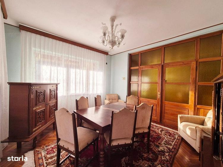 Casă cu 4 camere cu Teren 3581 Mp în Central