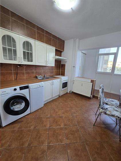 Apartament cu 4 camere decomandat în Berceni