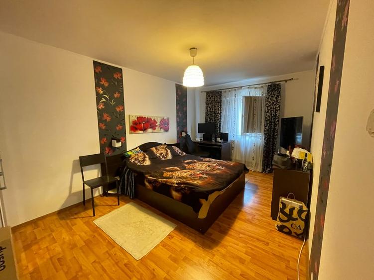 Apartament cu 3 camere decomandat, mobilat în Baza 3
