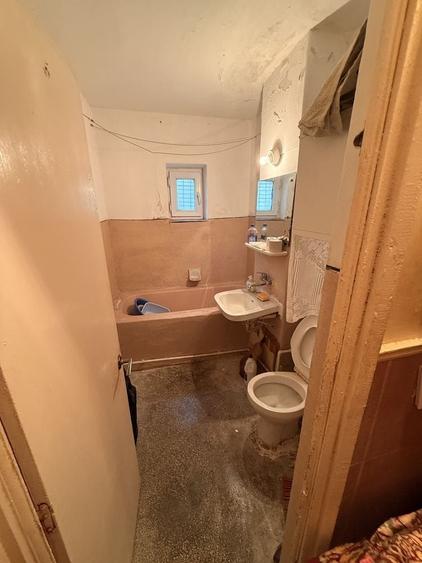 Apartament decomandat ,2 camere parter,INEL 2 - 3