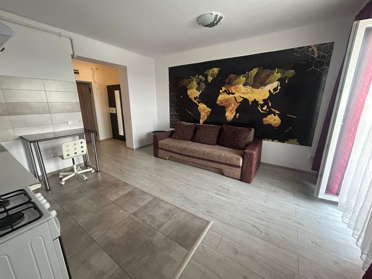 Apartament cu 6 camere semidecomandat în Sud