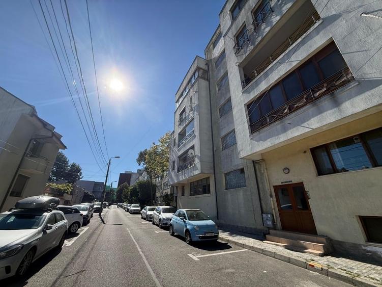 Apartament cu 2 camere decomandat în Casa de Cultură