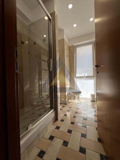 Apartament cu 4 camere decomandat în Primăverii