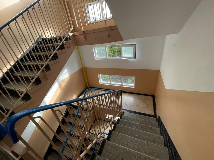 Apartament cu 2 camere semidecomandat, mobilat în Podu Roș