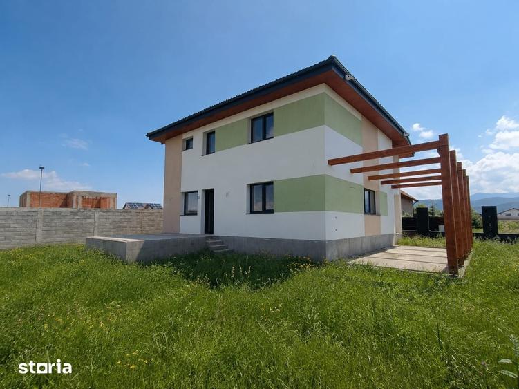 Casă cu 3 camere cu Teren 497 Mp în Cristian