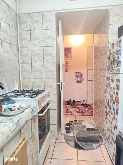 Apartament cu 2 camere semidecomandat în Craiovița Nouă
