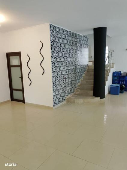 Casă cu 10 camere cu Teren 350 Mp în Central