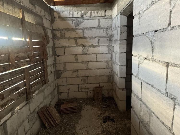 Casă individuală cu 4 camere cu Canalizare în Sud