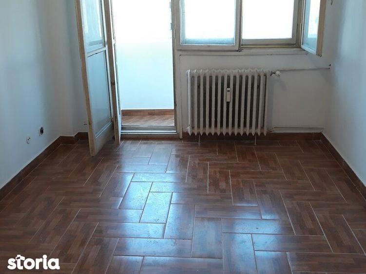 Garsonieră decomandată în Tei