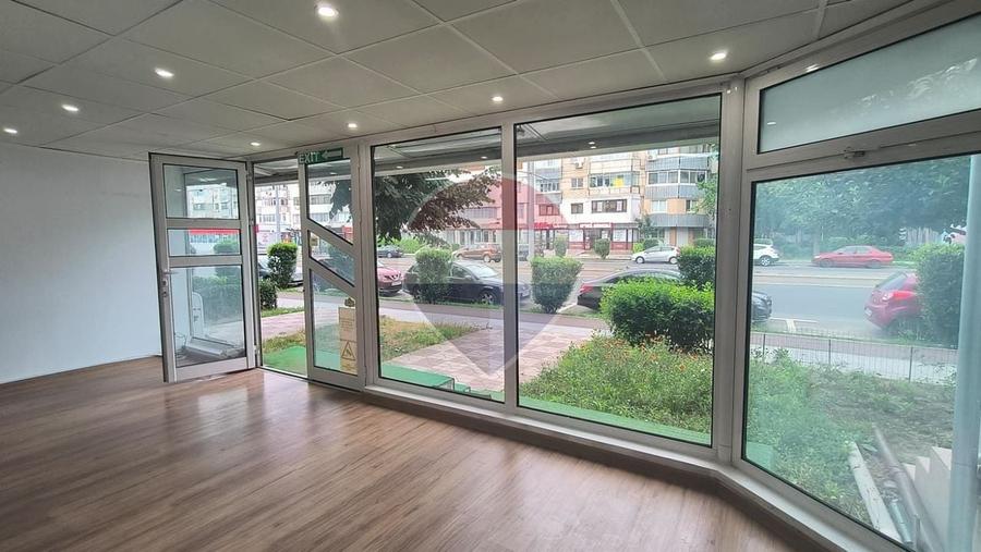 Spațiu comercial, de 60 mp, în Micro 14