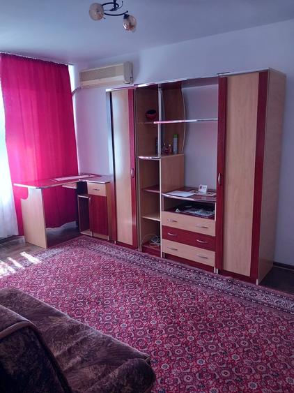 Garsonieră decomandată în Central
