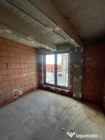Apartament cu 2 camere semidecomandat în Independenței