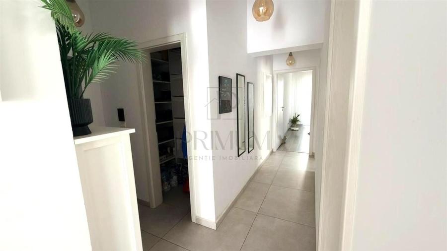 Apartament cu 3 camere decomandat, mobilat în Girocului