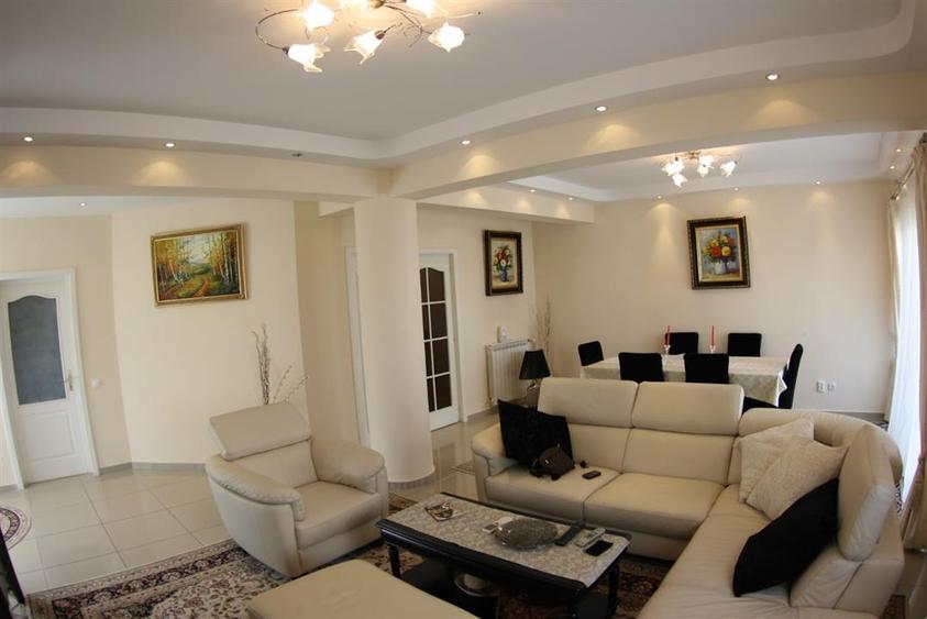 Casă cu 5 camere cu Teren 770 Mp în Pipera