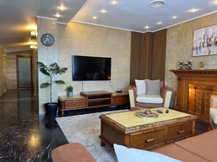 Apartament cu 5 camere decomandat, mobilat în Capitol