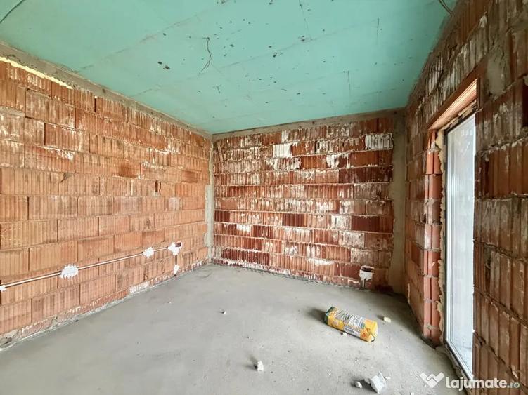 Casă cu 4 camere cu Teren 533 Mp în Sânmihaiu Român