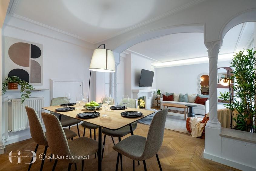 Apartament cu 4 camere în P-ța Universității