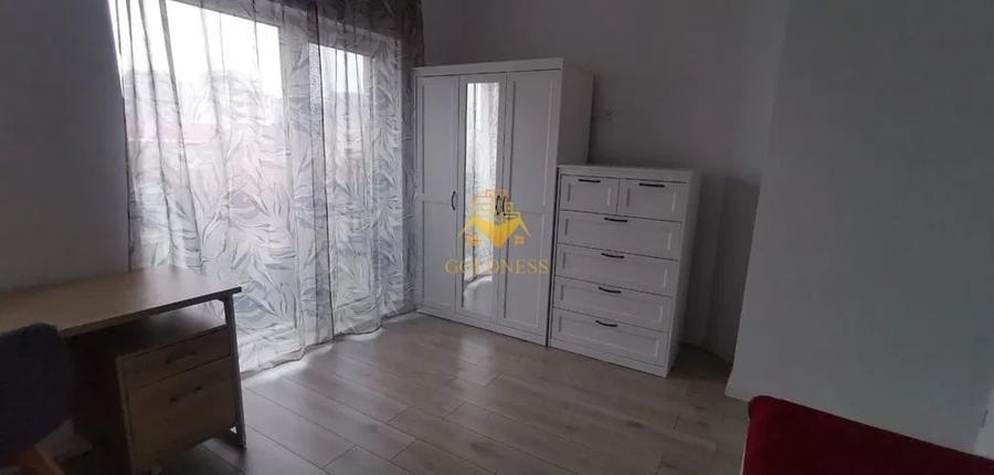 Apartament cu 3 camere nedecomandat, mobilat în Central