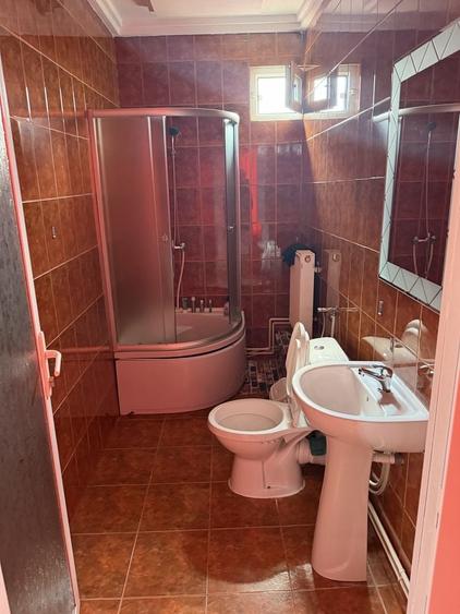 Apartament cu 5 camere decomandat în Palazu Mare