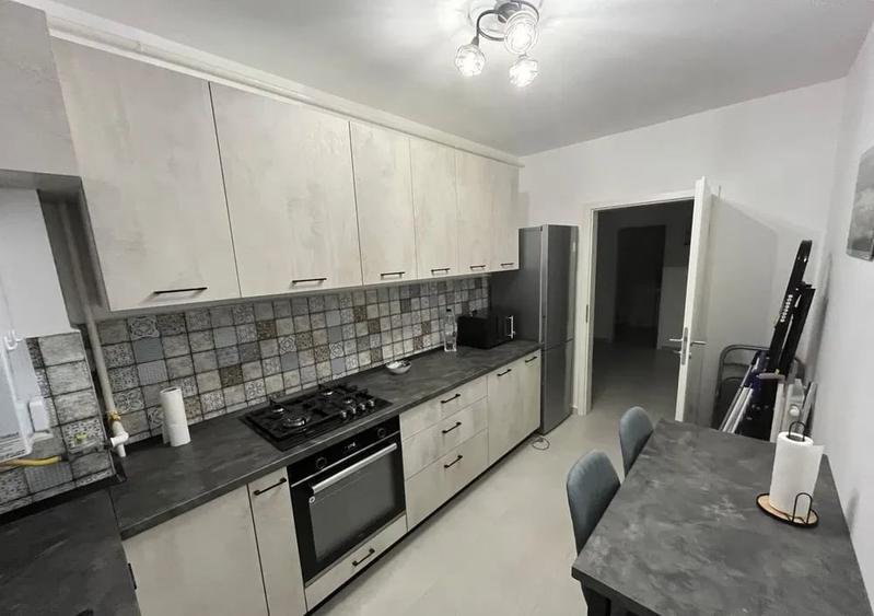 Apartament cu 3 camere decomandat, mobilat în Avantgarden