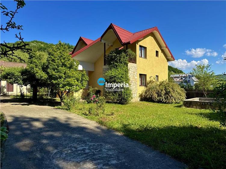 Casă cu 3 camere cu Teren 2553 Mp în Luncani
