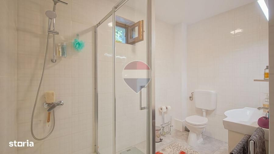 Apartament cu 4 camere decomandat în Clăbucet