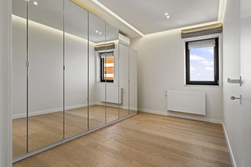 Apartament cu 3 camere decomandat, mobilat în Central