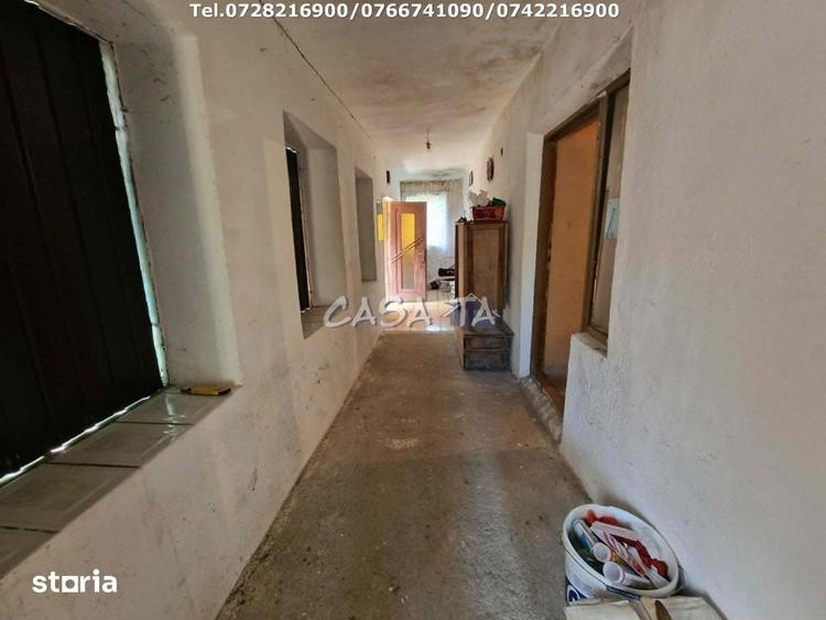 Casă cu 3 camere cu Teren 2554 Mp în Arcani