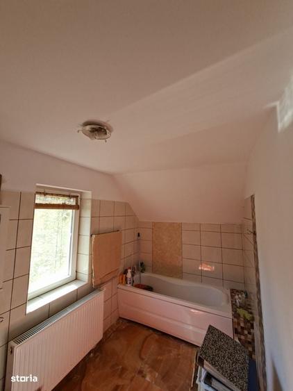 Casă cu 4 camere cu Teren 2600 Mp în Central