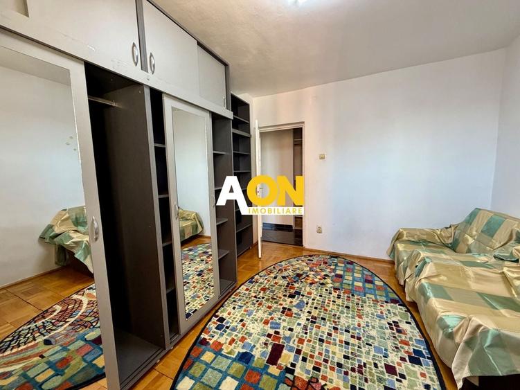 Apartament cu 4 camere decomandat, mobilat în Central