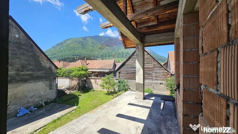 Casă cu 7 camere cu Teren 1151 Mp în Central