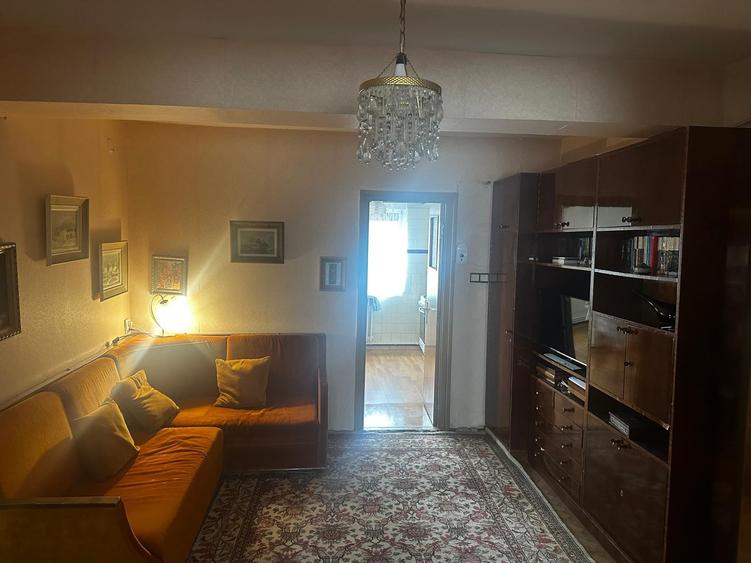Apartament cu 4 camere decomandat, mobilat în Central