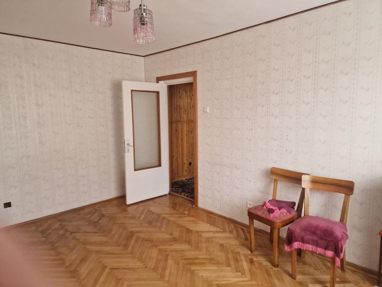 Apartament cu 2 camere decomandat în Precista