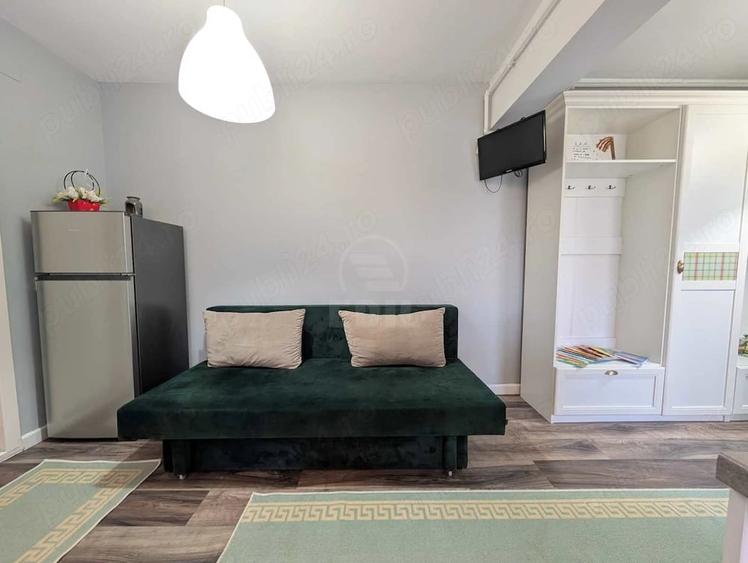 Apartament cu 3 camere semidecomandat în Florești