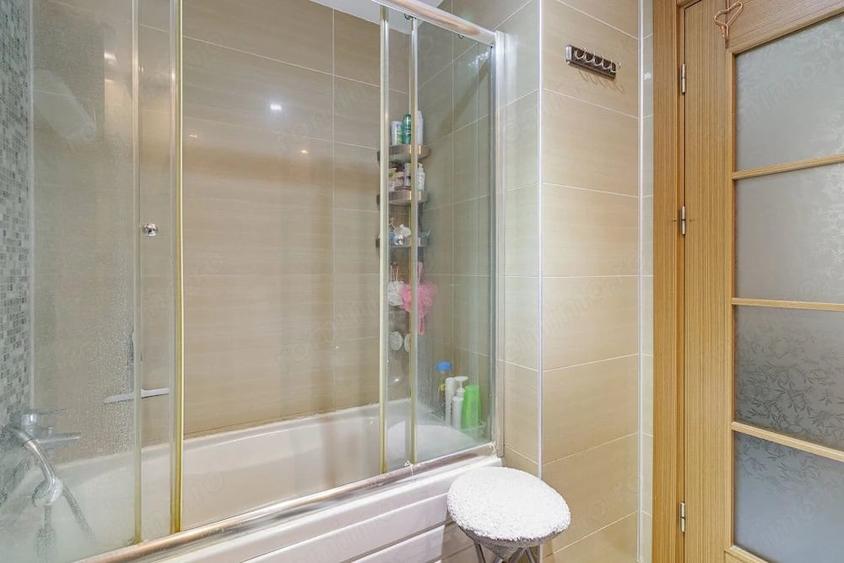 Apartament cu 3 camere semidecomandat în Ștefăneștii de Jos