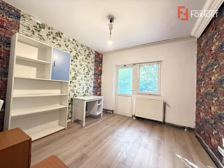 Apartament cu 3 camere decomandat în Lipovei