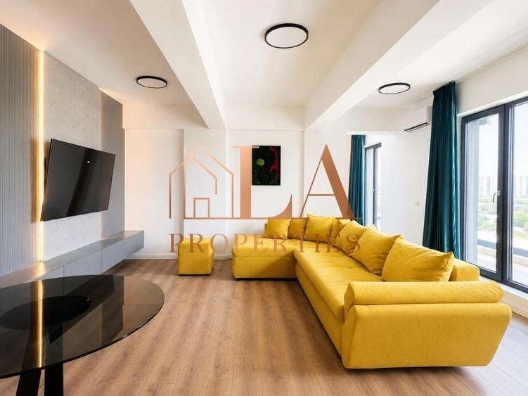 Penthouse cu 3 camere decomandat în Sud-Vest
