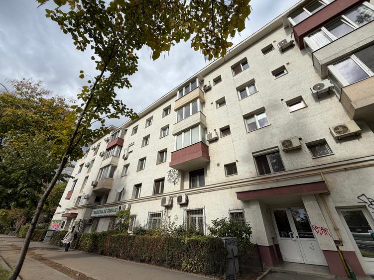 Apartament cu 2 camere semidecomandat în Domenii