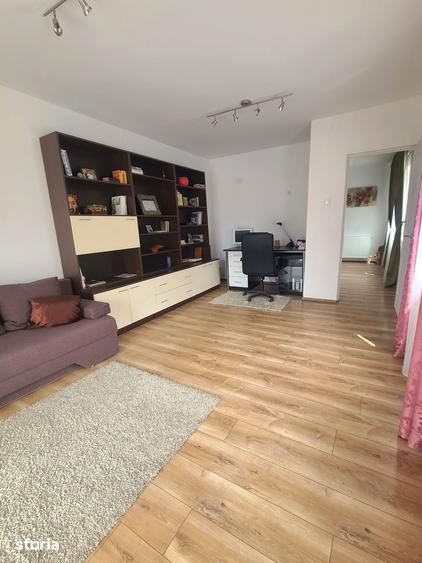 Casă cu 7 camere cu Teren 900 Mp în Corunca