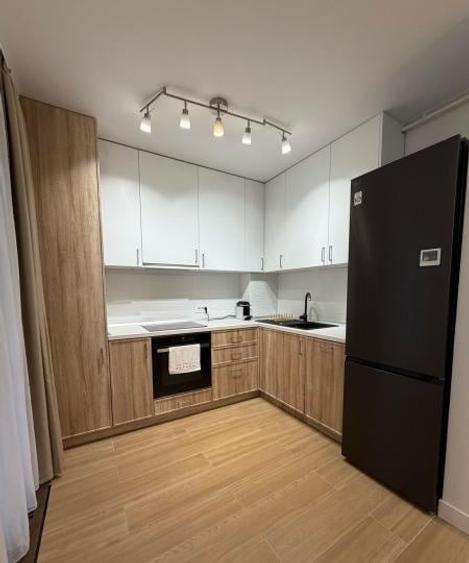 Apartament cu 3 camere semidecomandat, mobilat în Pipera