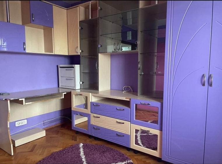Apartament cu 4 camere semidecomandat în Miorița