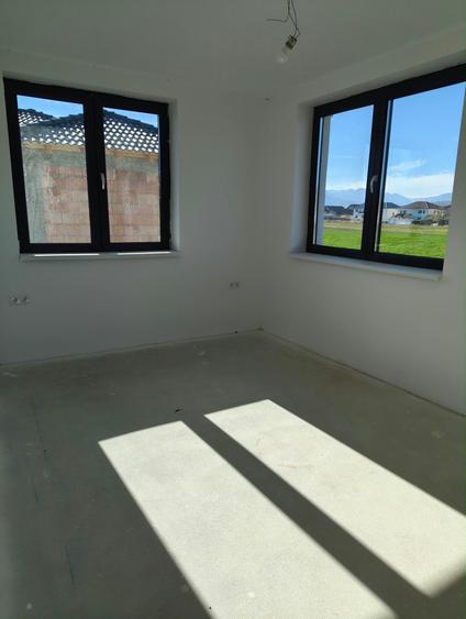 Casă cu 4 camere decomandat în Central